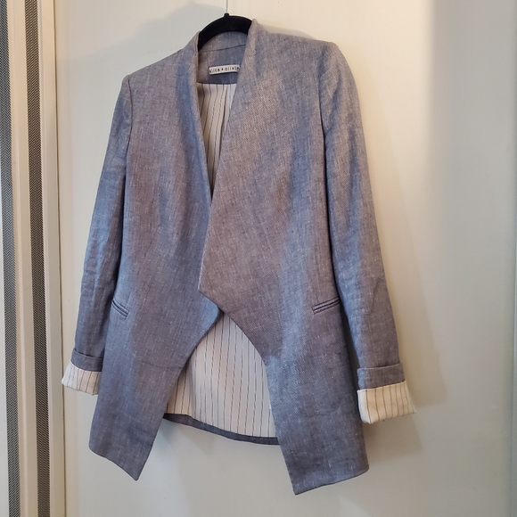 Alice + Olivia Jackets & Blazers - Alice + Olivia blazer, size 0, light blue linen & cotton, oversized long fit